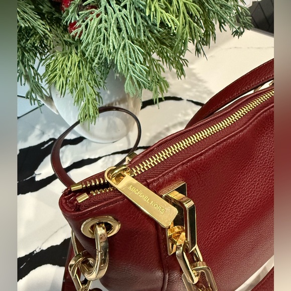Michael Kors Brooke medium shoulder tote in claret leather - Picture 2 of 7